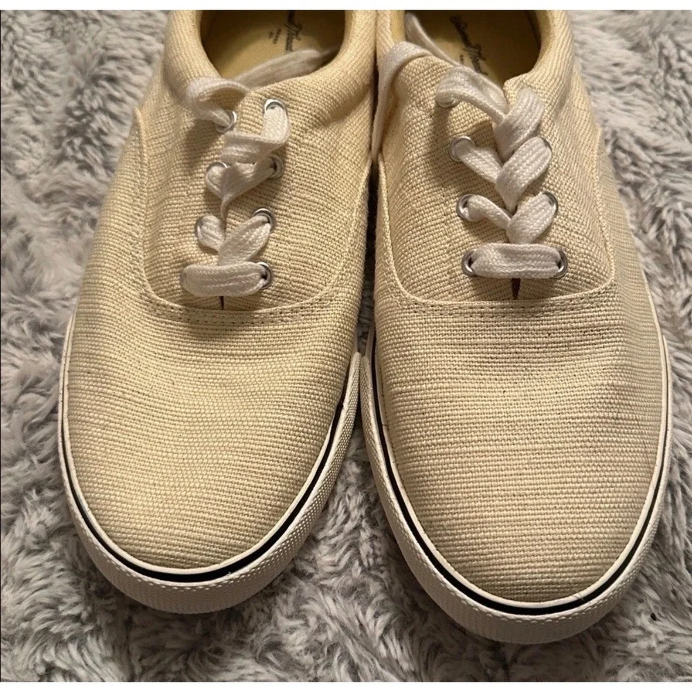 Universal Thread Womens Canvas Lace Up Sneakers Cream Beige Low Top Size 10